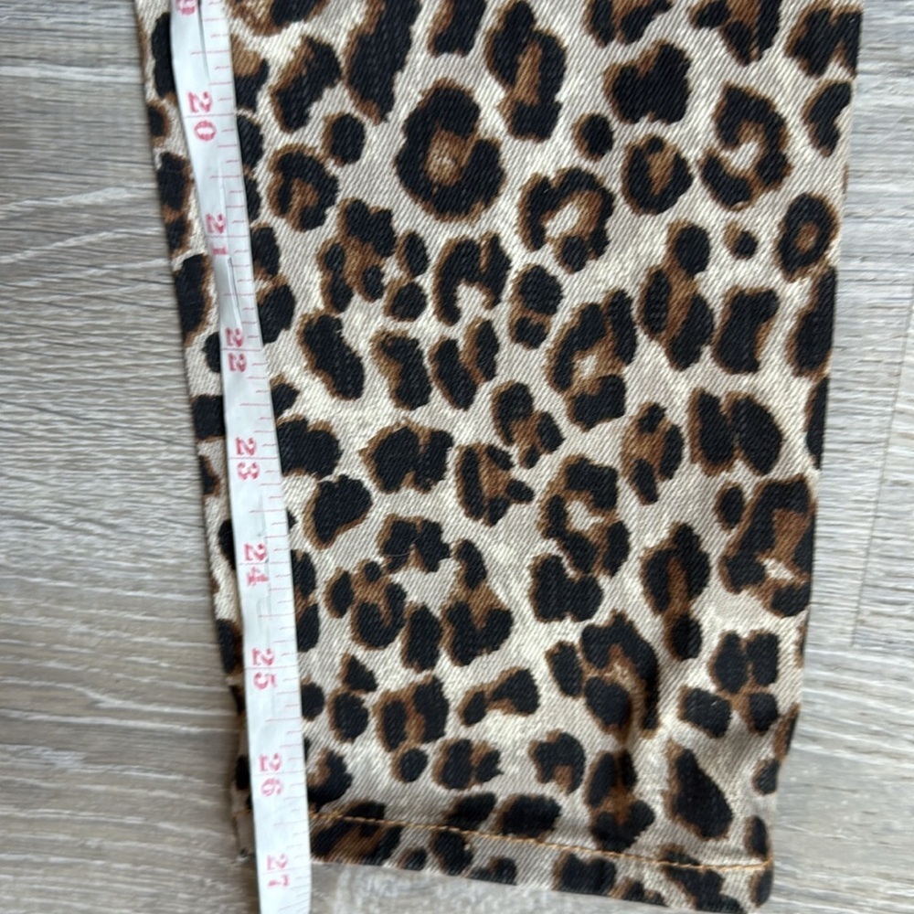 VERONICA BEARD Debbie Leopard Button Front Skinny… - image 8